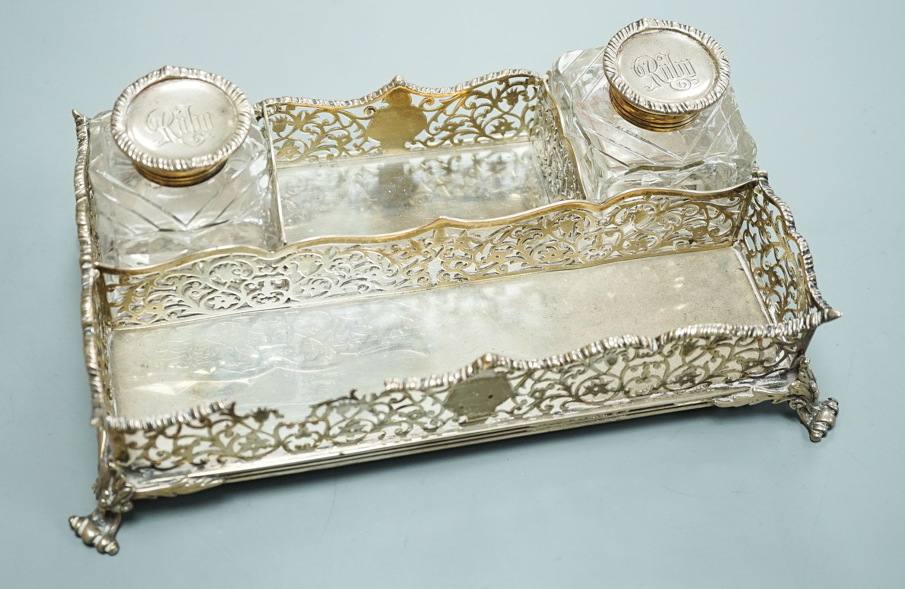 A late Victorian pierced silver twin inkstand, with two mounted glass inkwells, (a.f.), London, 1884, 25.3cm, 18.5oz.